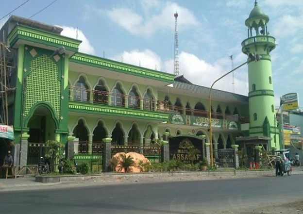 Pasar Kliwon, Kampung Arab, Tempat Wisata Religi dan Belanja