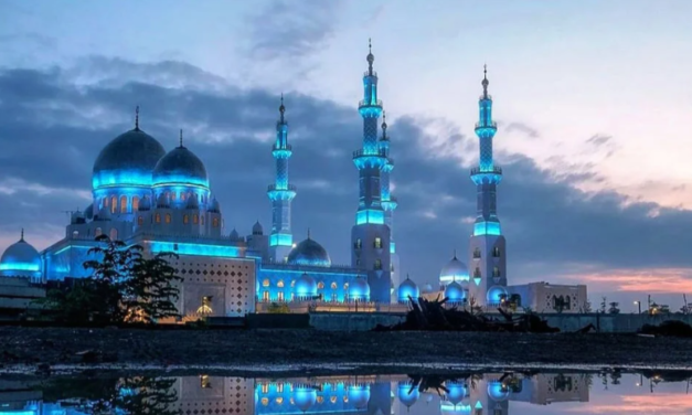 Indahnya Masjid Putih berkapasitas 10.000 Jamaah di Surakarta