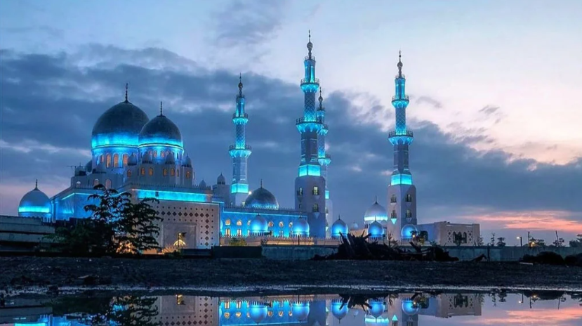 Indahnya Masjid Putih berkapasitas 10.000 Jamaah di Surakarta