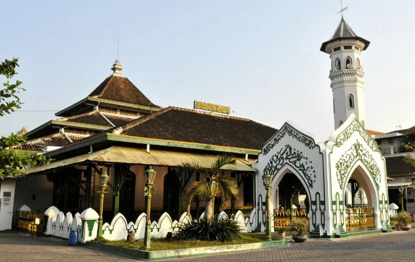 Ibadah Makin Khusuk di Suasana Nyaman Masjid Mangkunegaran