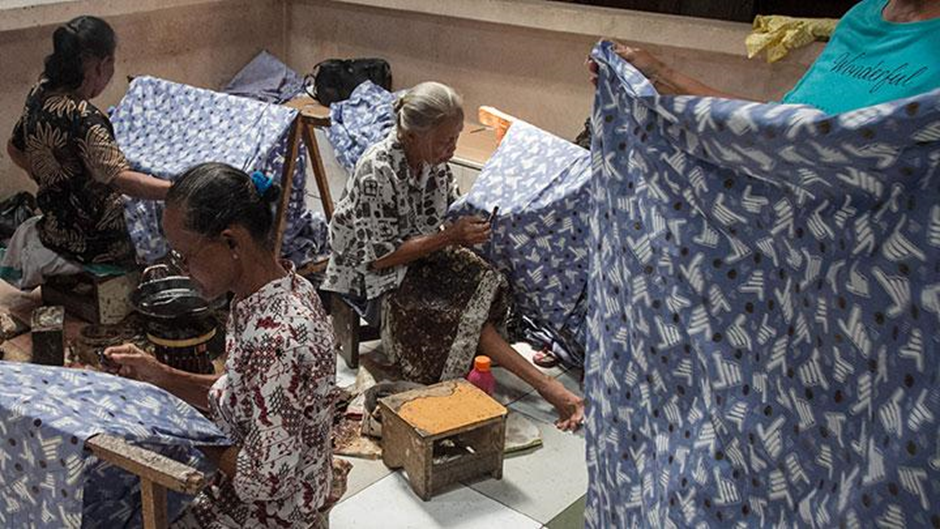 Kolaborasi Elegan antara Tradisi dan Modernitas Busana di Solo Batik Fashion