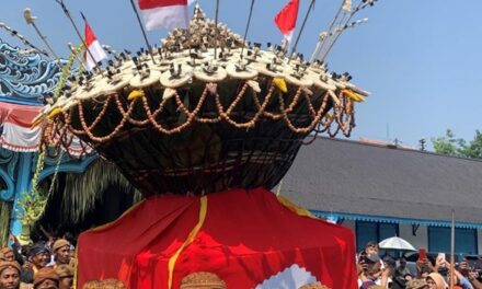 Gunungan Grebeg Maulud: Rasa Syukur yang Tumbuh, Berkah yang Dibagikan