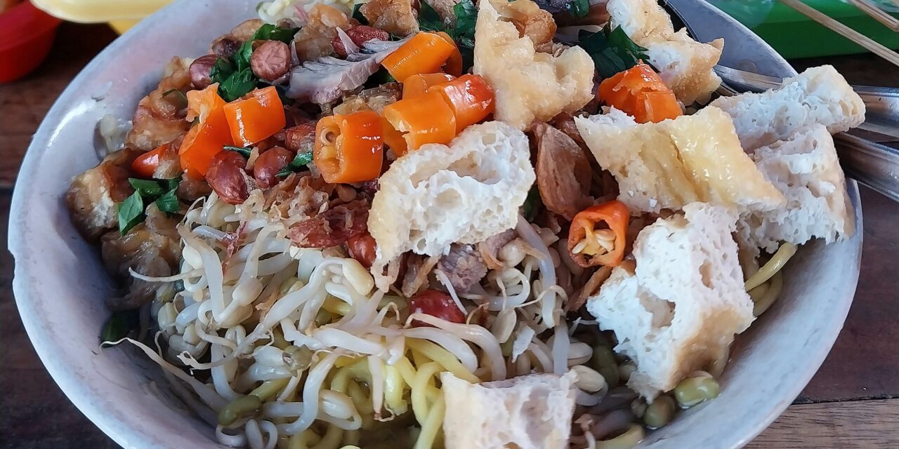 Menikmati Gurih dan Segar dalam Semangkuk Bakmi Toprak