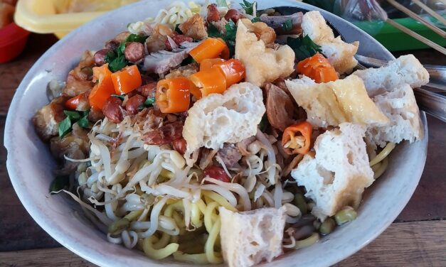 Menikmati Gurih dan Segar dalam Semangkuk Bakmi Toprak