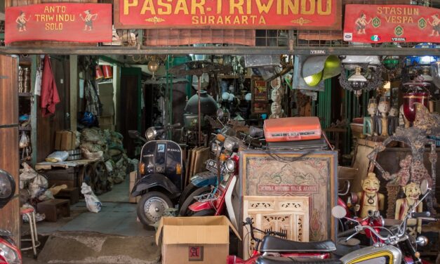 Triwindu Antique Centre : Lokasi Nongkrong para Kolektor Antik dan Retro